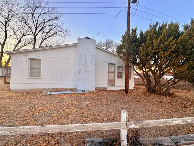 a house view with a outdoor space