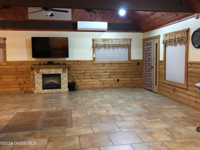 $419,900 | 2842 Plank Road, Moriah, NY 12956