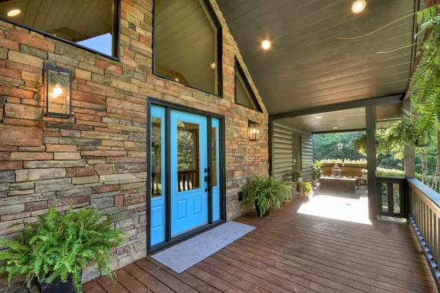 $829,900 | 275 Autumn Ridge Drive, Mineral Bluff, GA 30559