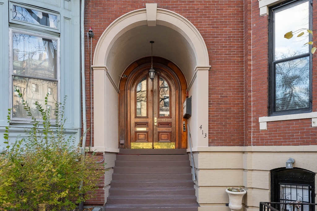 413 Beacon Street, Unit 5 Boston, MA 02115 - Photo 18 of 19 a close view of a brick house with a large windows