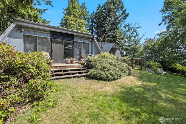 a view of a house with a yard and plants