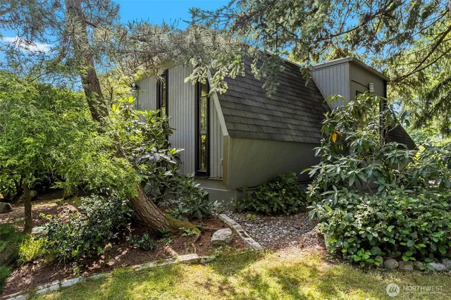a view of a lake with houses