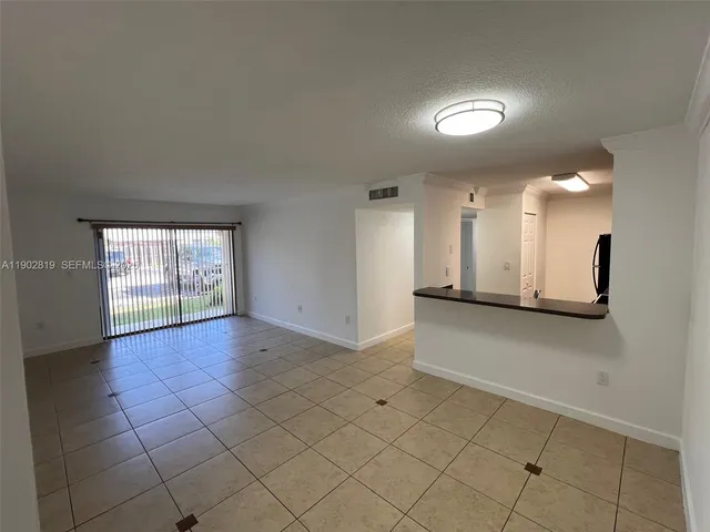 $2,425 | 15550 Southwest 80th Street, Unit E101, Miami, FL 33193