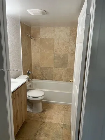 $2,425 | 15550 Southwest 80th Street, Unit E101, Miami, FL 33193