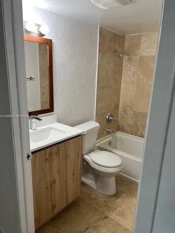 $2,425 | 15550 Southwest 80th Street, Unit E101, Miami, FL 33193