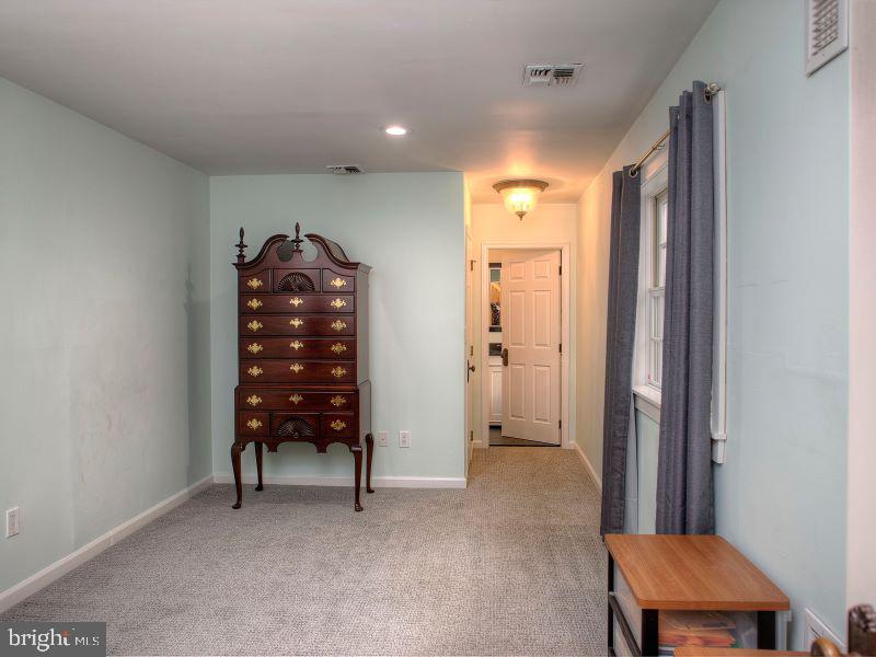 602 South Front Street Philadelphia, PA 19147 - Photo 14 of 18 Guest bedroom