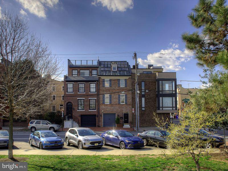 602 South Front Street Philadelphia, PA 19147 - Photo 2 of 18 Front Facade from park