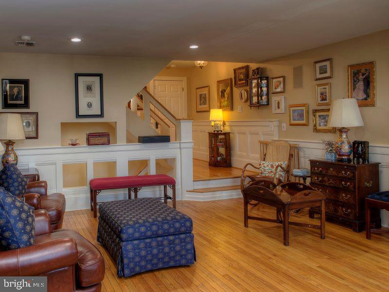 602 South Front Street Philadelphia, PA 19147 - Photo 9 of 18 Living Room