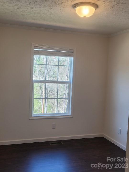33 Hampton Heights Road Canton, NC 28716 - Photo 4 of 10 an empty room with a window