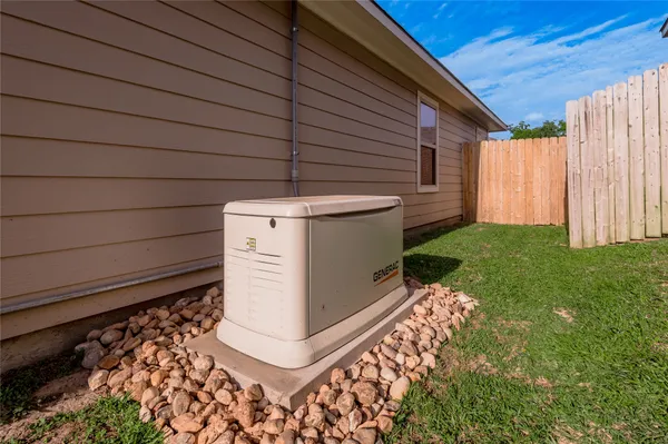$1,750 | 133 Bates Court, Huntsville, TX 77320