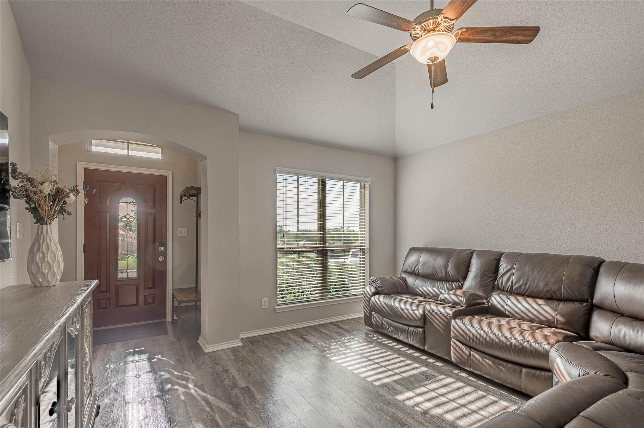133 Bates Court Huntsville, TX 77320 - Photo 5 of 31 a living room with furniture and a window