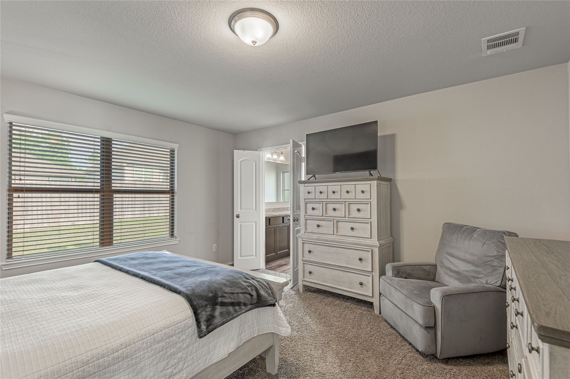 133 Bates Court Huntsville, TX 77320 - Photo 10 of 31 a bedroom with a bed and a television