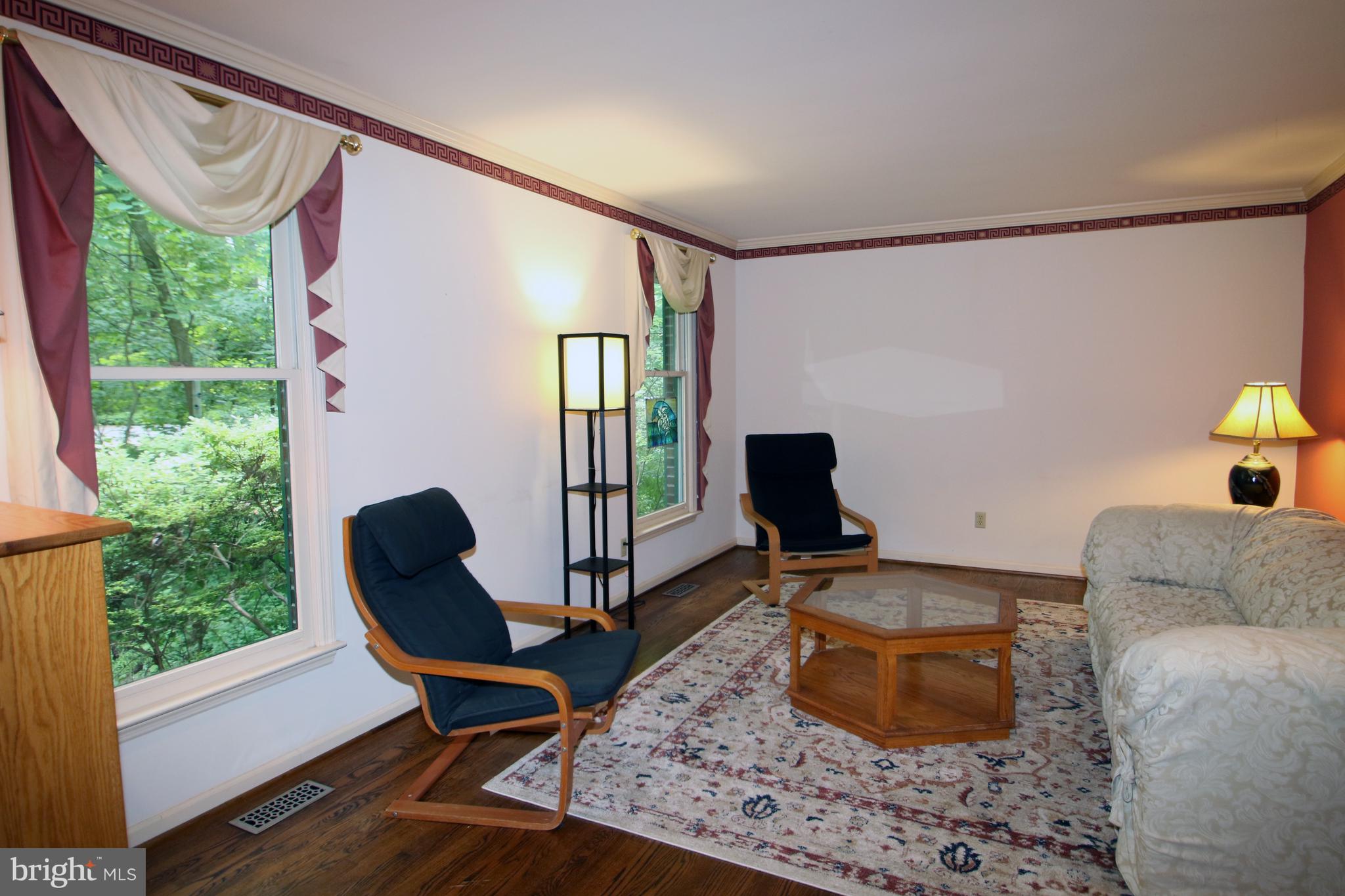 112 Great Circle Road Newark, DE 19711 - Photo 8 of 34 Formal Living Room