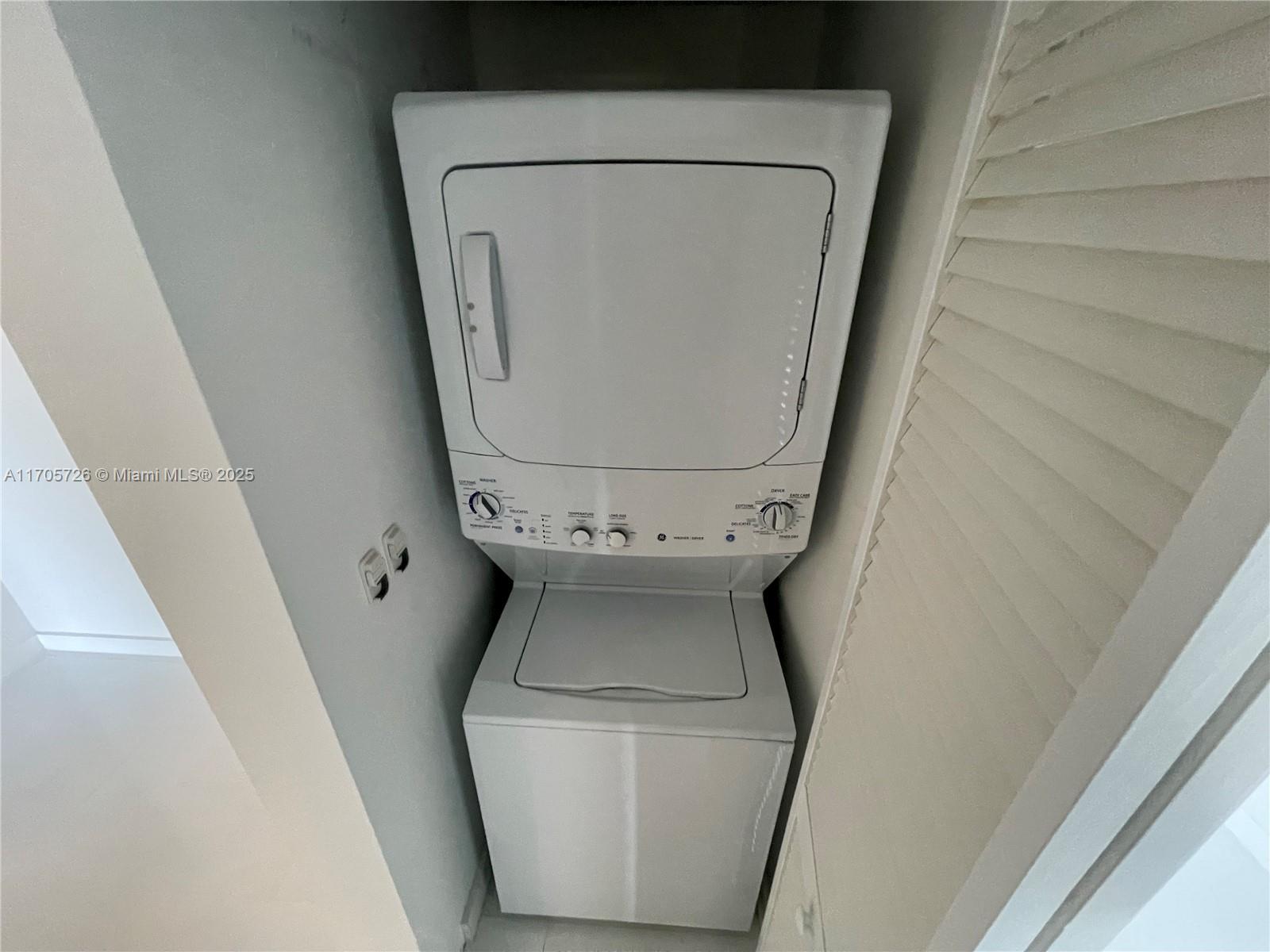 4250 Biscayne Boulevard, Unit 1104 Miami, FL 33137 - Photo 10 of 31 a utility room with dryer and washer