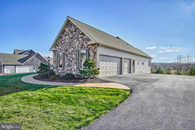 $824,000 | 315 Pennington Drive, Mechanicsburg, PA 17055