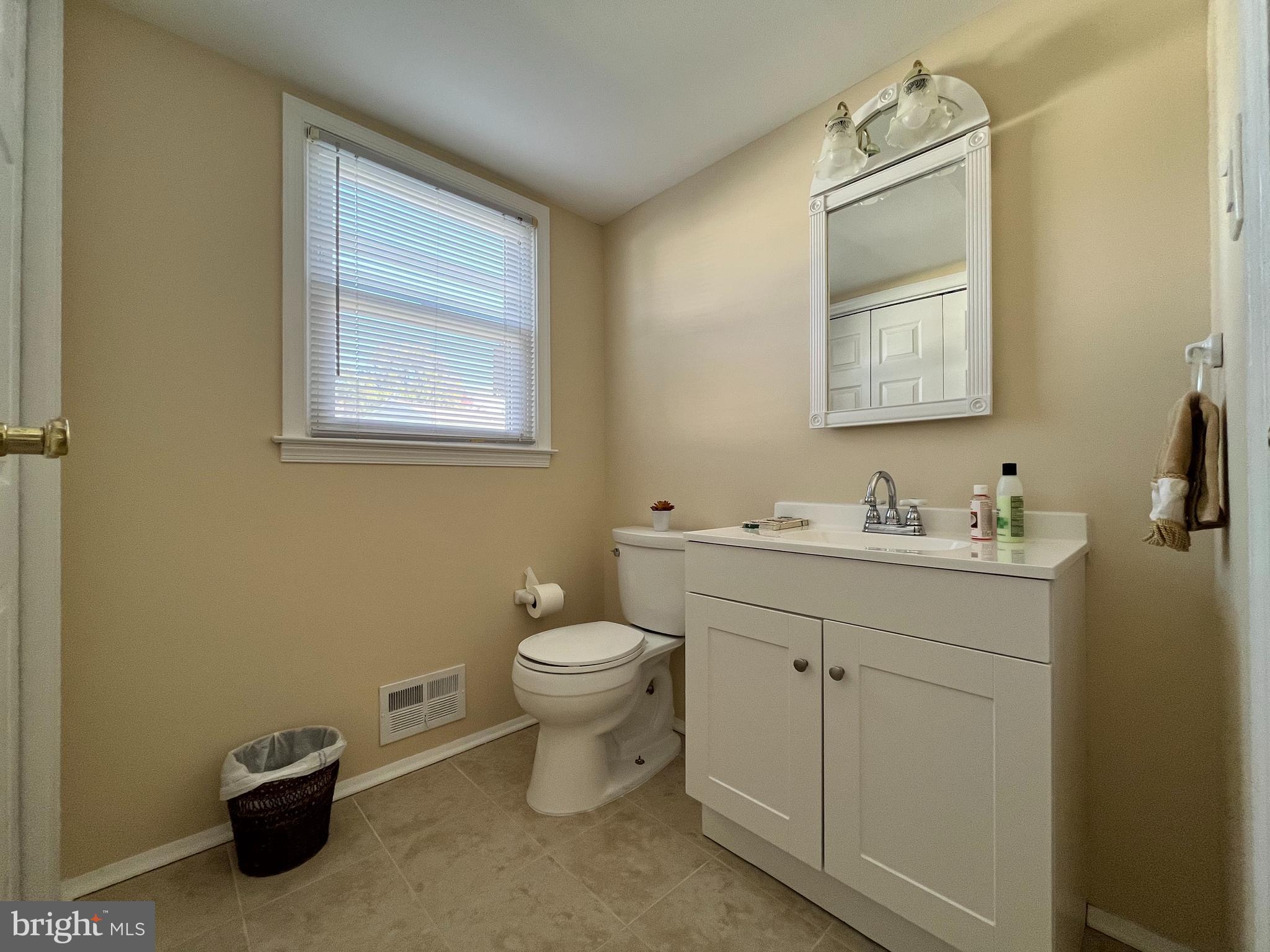 9 Periwinkle Lane Hamilton, NJ 08619 - Photo 16 of 38 Powder Room