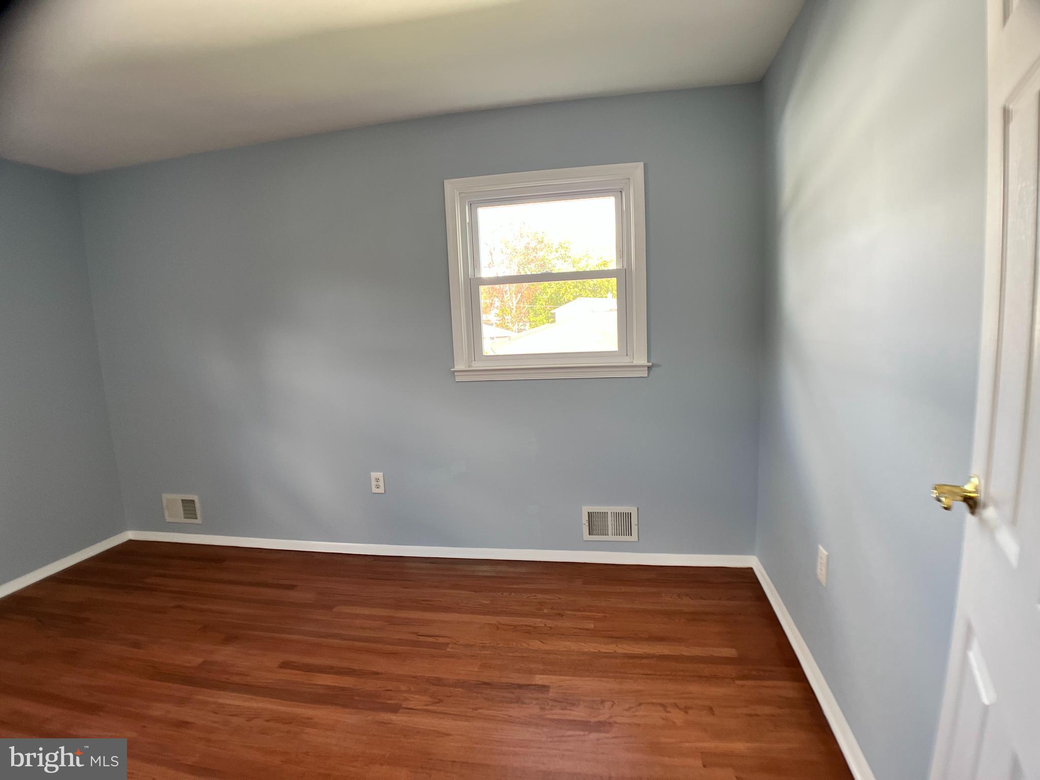 9 Periwinkle Lane Hamilton, NJ 08619 - Photo 20 of 38 Bedroom 1