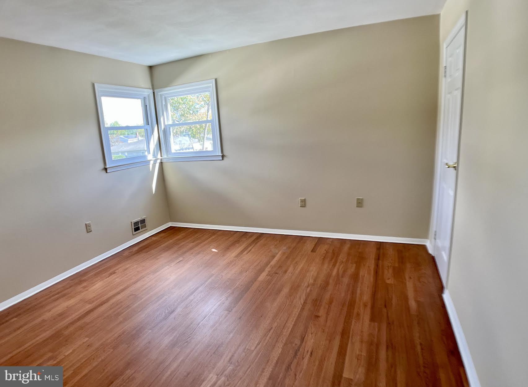 9 Periwinkle Lane Hamilton, NJ 08619 - Photo 23 of 38 Bedroom 3