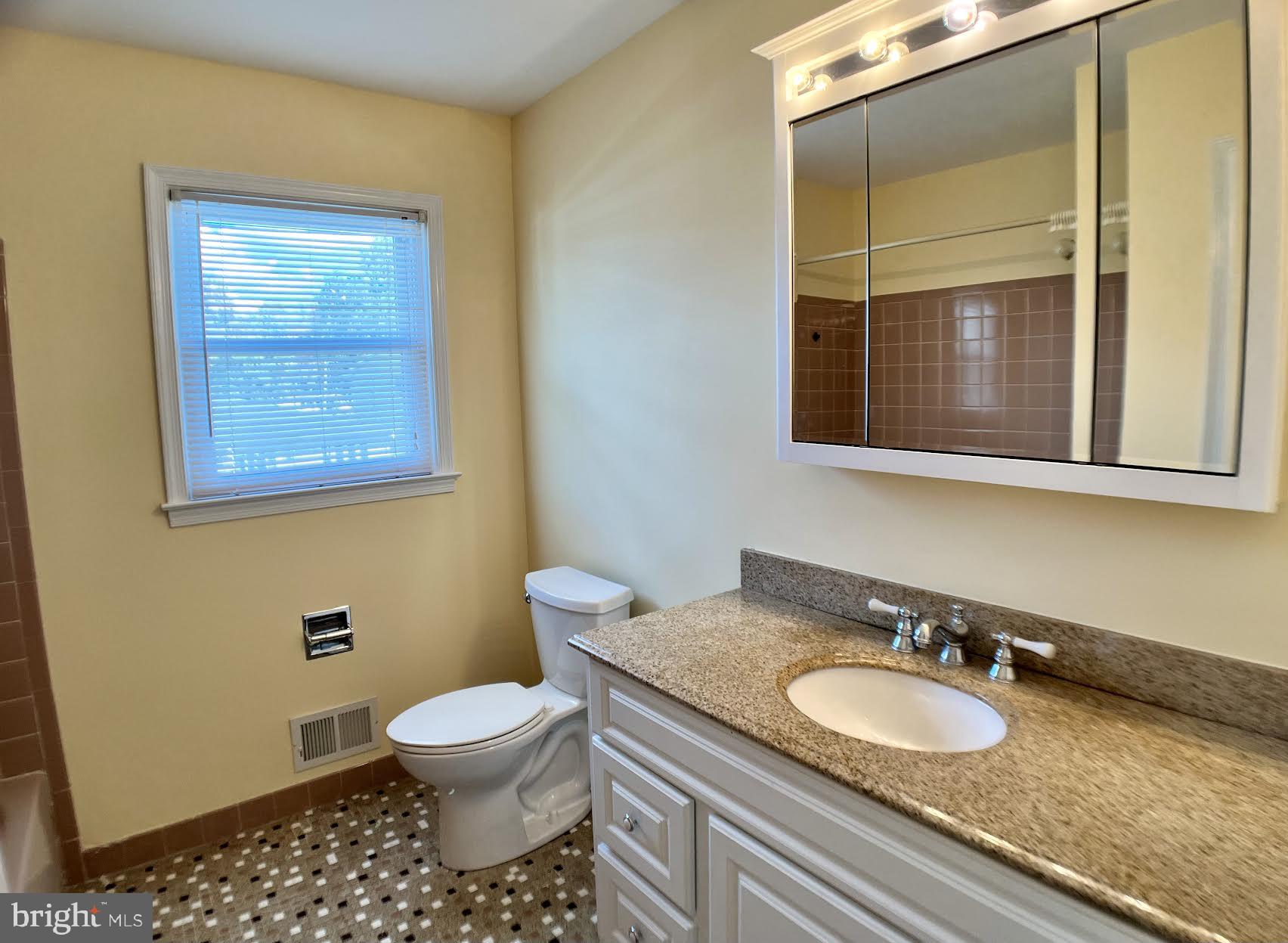 9 Periwinkle Lane Hamilton, NJ 08619 - Photo 25 of 38 Hall Bath