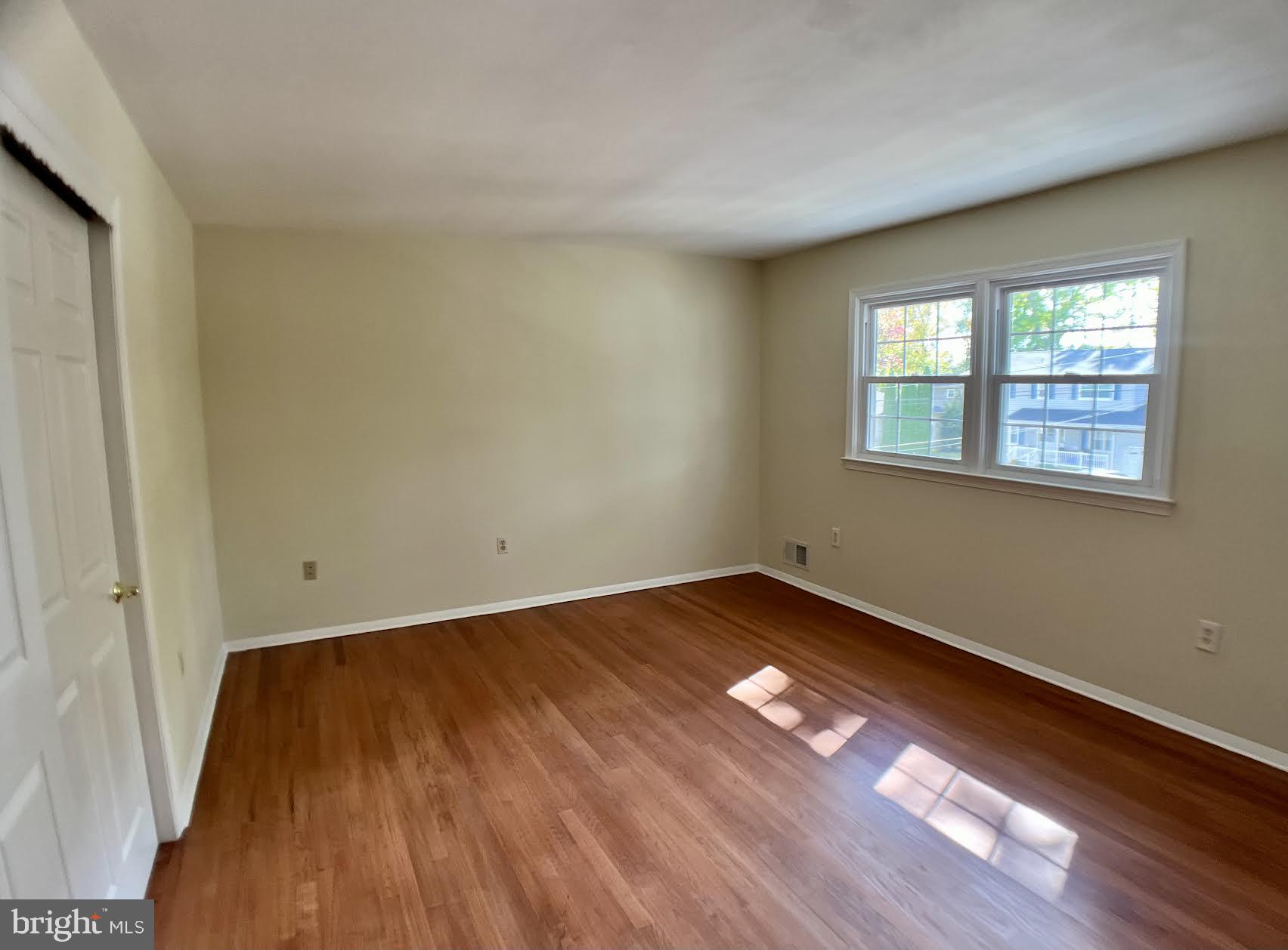9 Periwinkle Lane Hamilton, NJ 08619 - Photo 27 of 38 Primary Bedroom
