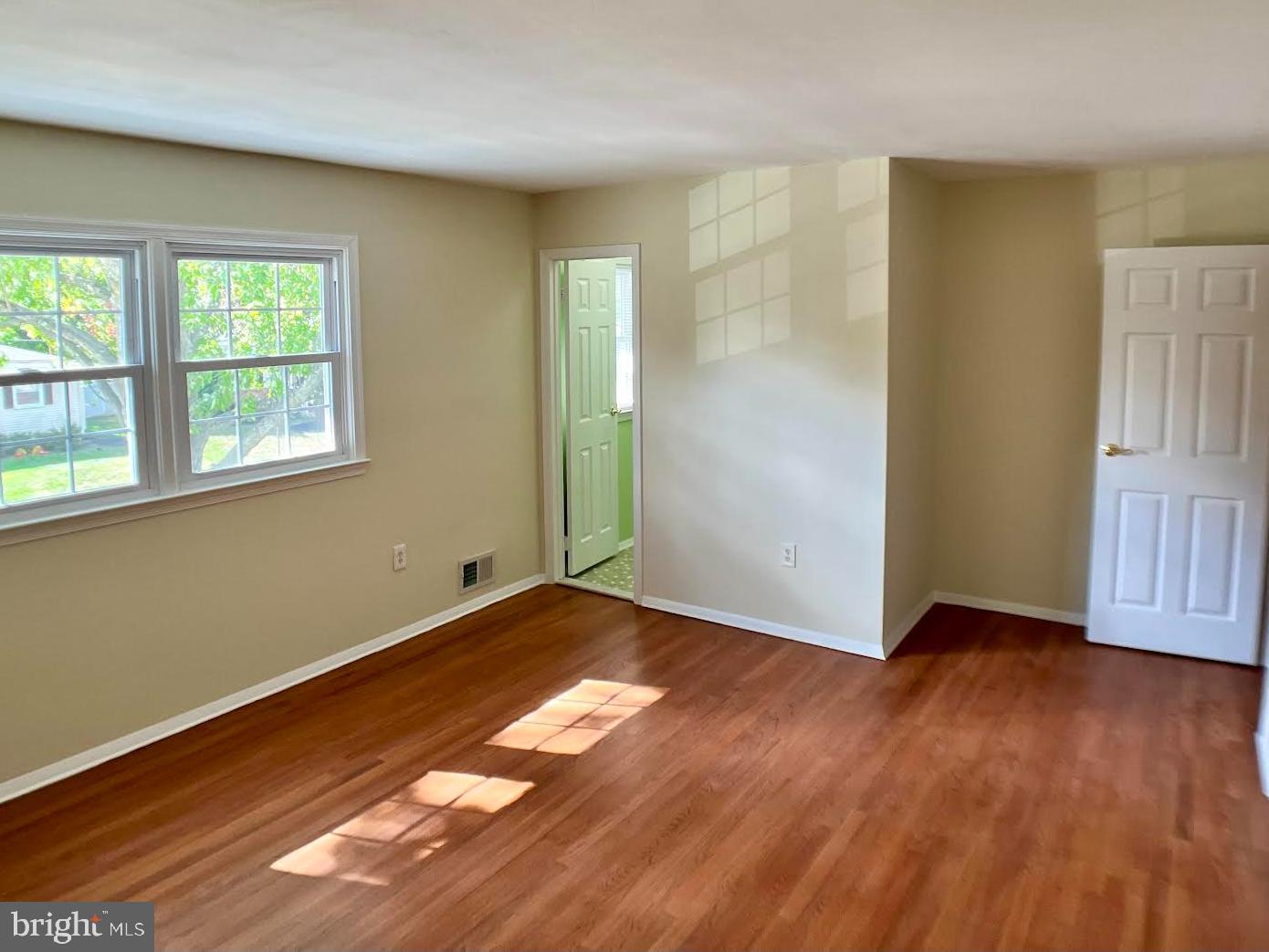 9 Periwinkle Lane Hamilton, NJ 08619 - Photo 28 of 38 Primary Bedroom