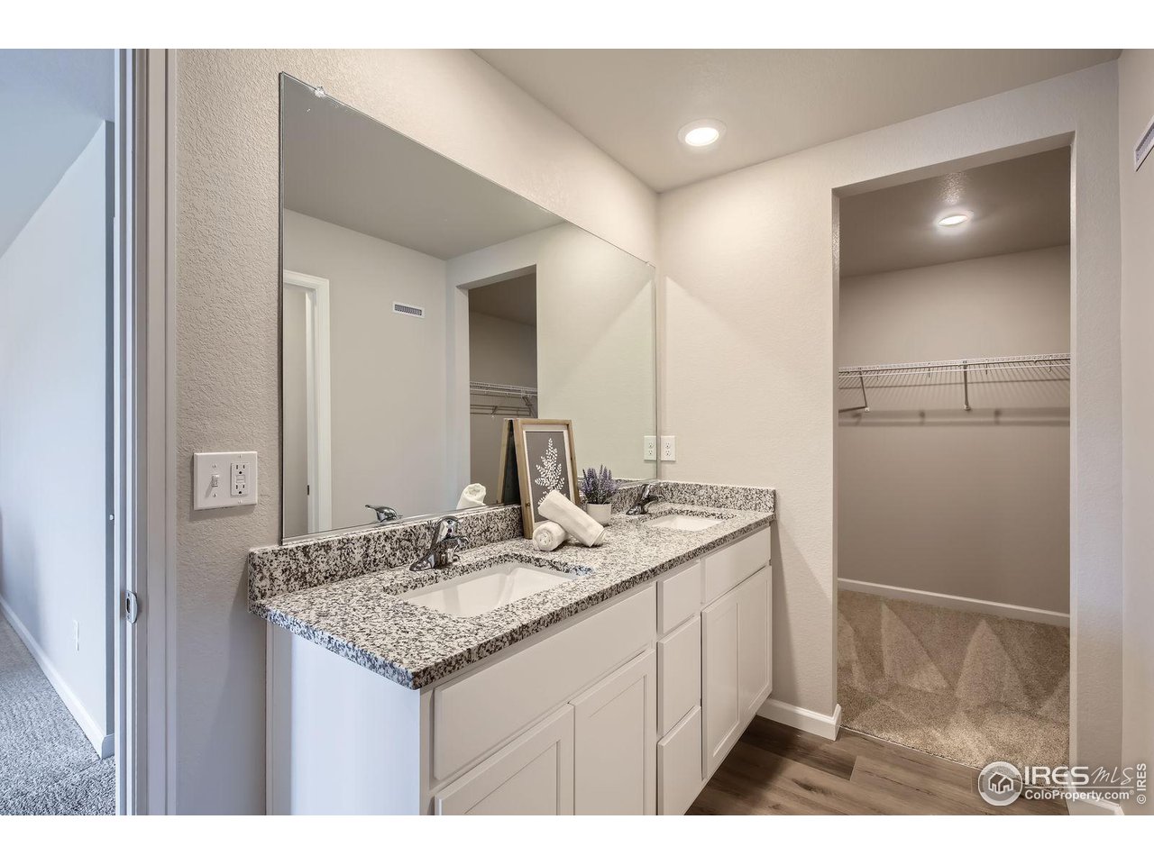 143 Robin Road Johnstown, CO 80534 - Photo 16 of 40 2nd Floor Primary Bathroom