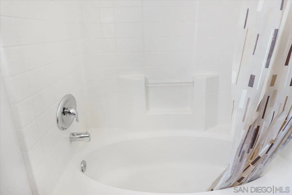 28525 Windy Pass Barstow, CA 92311 - Photo 27 of 40 a close view of a bathtub in bathroom