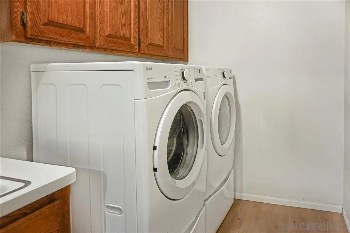 28525 Windy Pass Barstow, CA 92311 - Photo 30 of 40 a utility room with dryer and washer