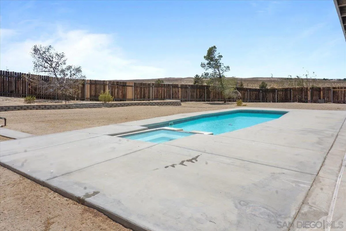 28525 Windy Pass Barstow, CA 92311 - Photo 36 of 40 a view of a tennis court