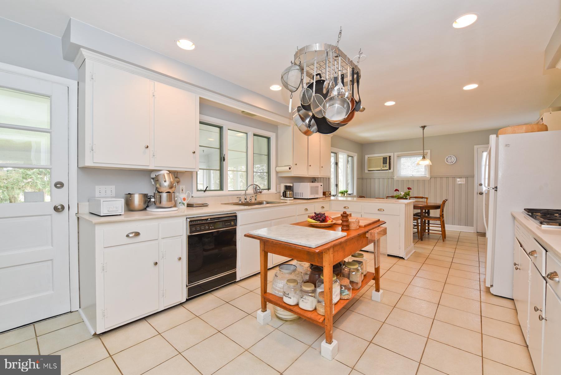 14 Federal City Road Ewing, NJ 08638 - Photo 11 of 33 Kitchen