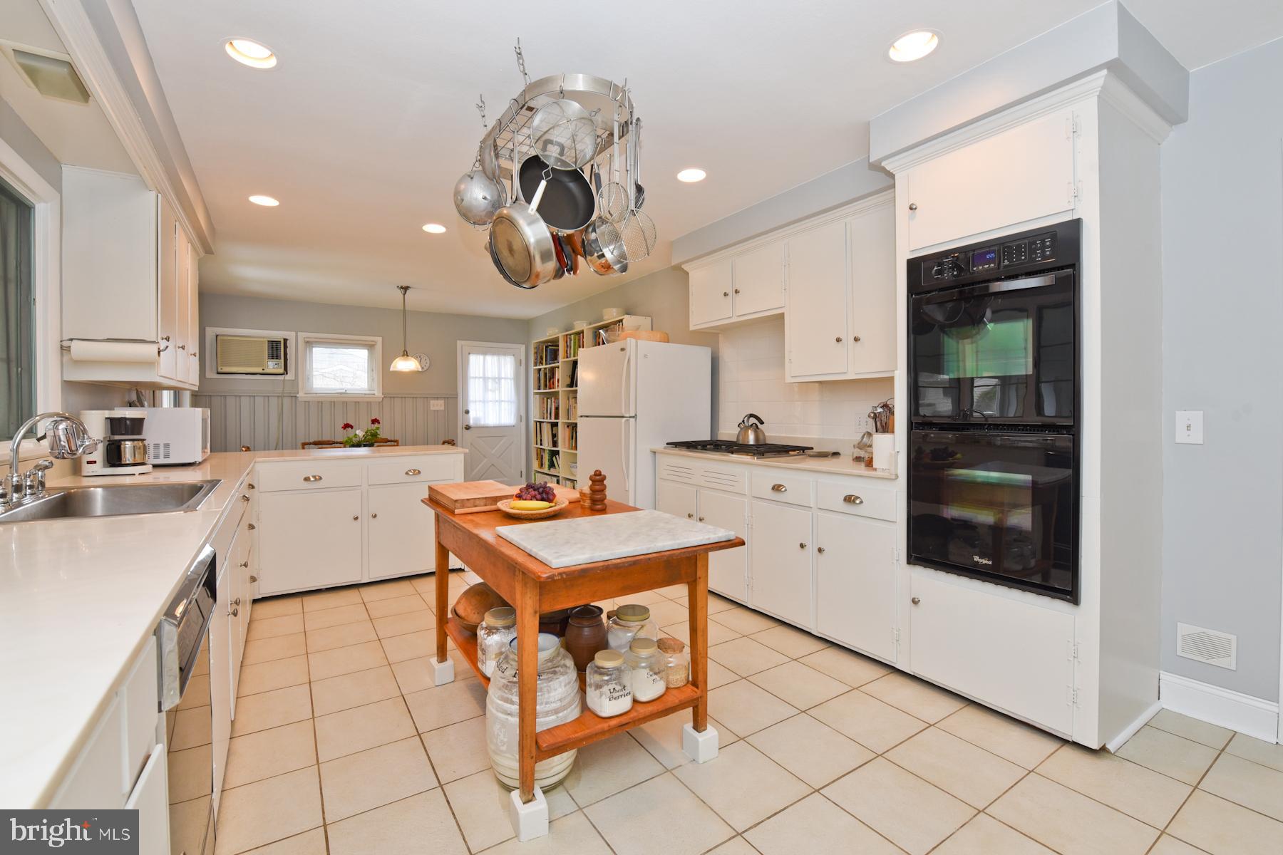 14 Federal City Road Ewing, NJ 08638 - Photo 12 of 33 Kitchen