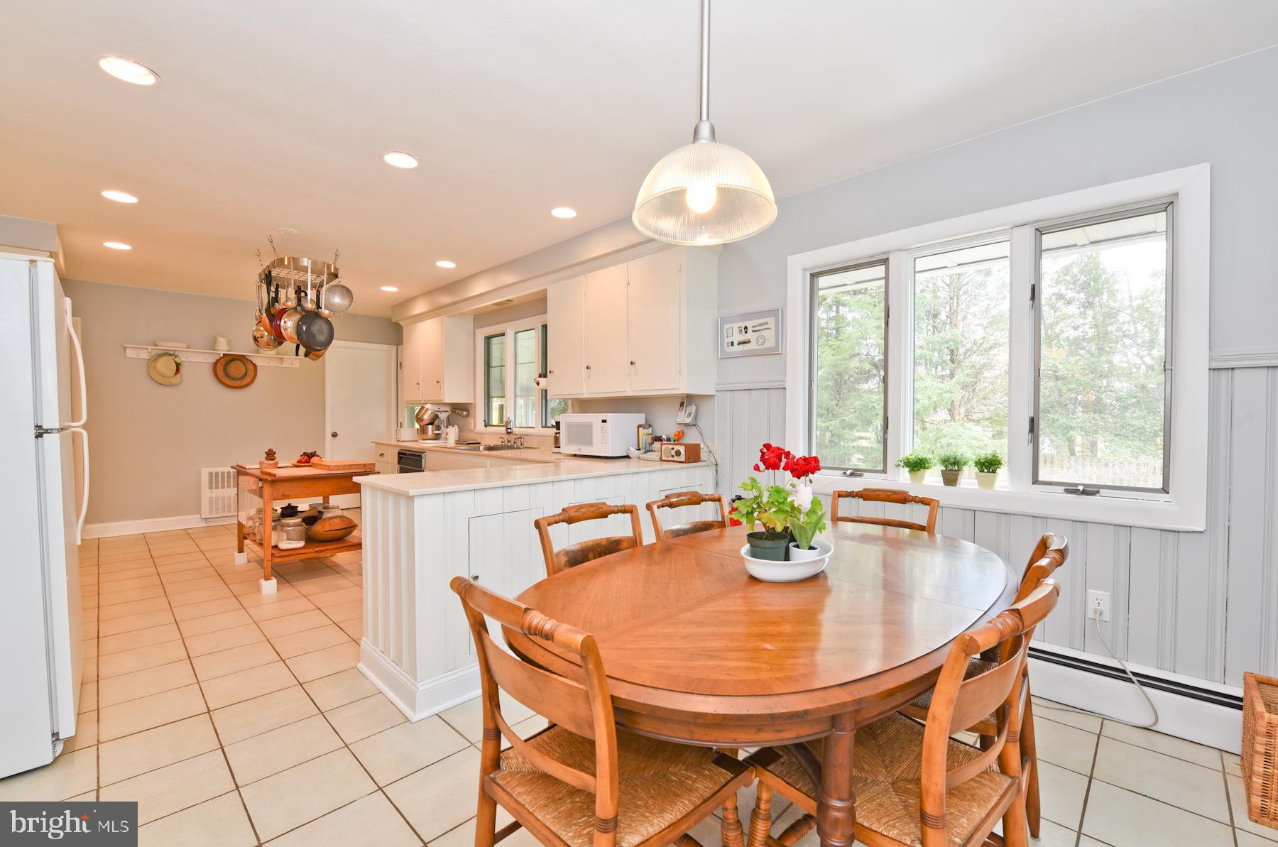 14 Federal City Road Ewing, NJ 08638 - Photo 14 of 33 Breakfast Area