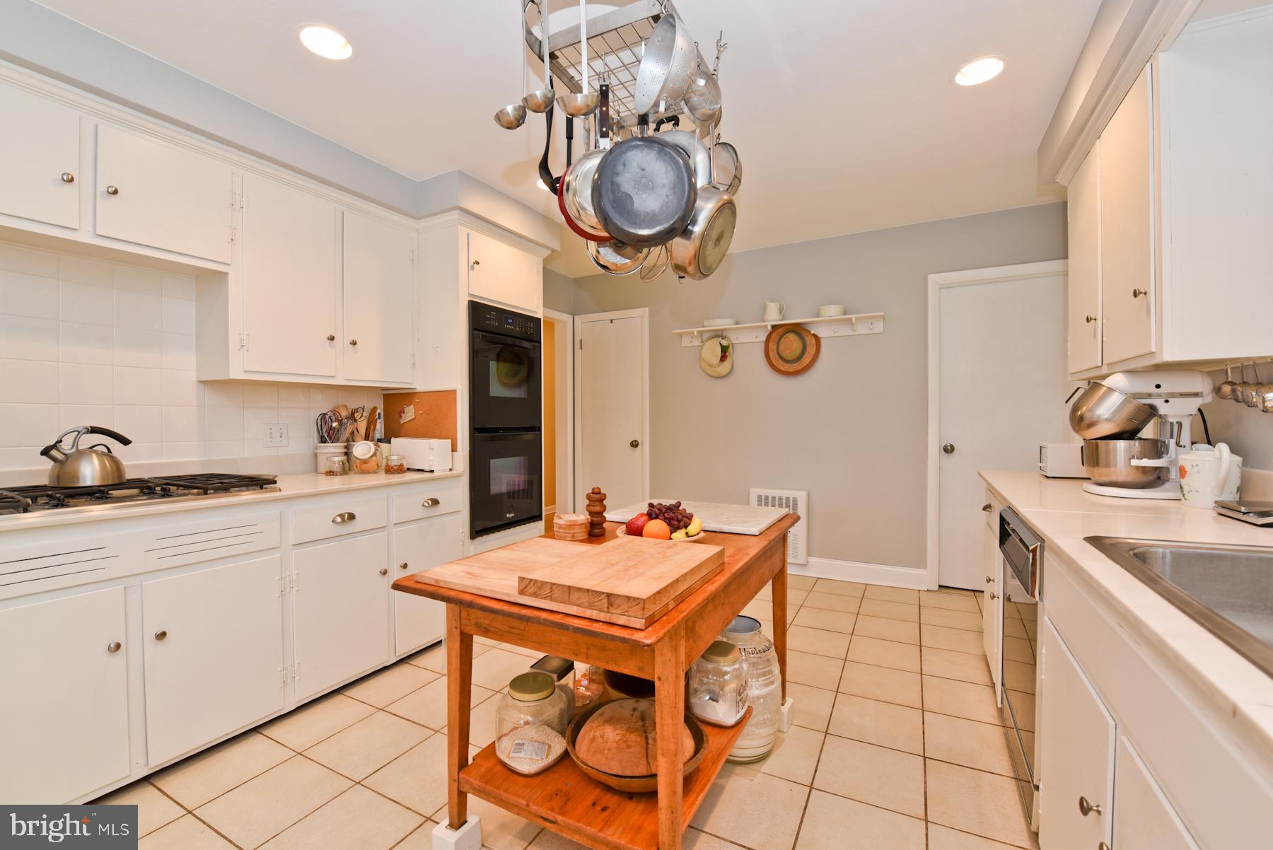 14 Federal City Road Ewing, NJ 08638 - Photo 15 of 33 Ktichen