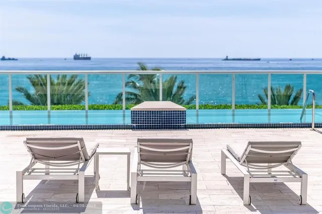 a view of outdoor space yard and porch