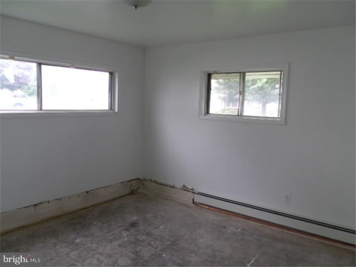 30 Mayflower Road Levittown, PA 19056 - Photo 3 of 12 Gallery Image 3