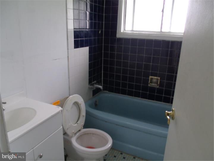 30 Mayflower Road Levittown, PA 19056 - Photo 4 of 12 Gallery Image 4
