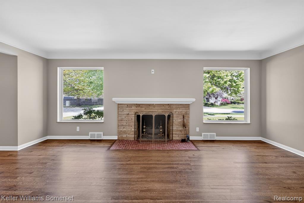 1681 Oxford Road Grosse Pointe, MI 48236 - Photo 5 of 25