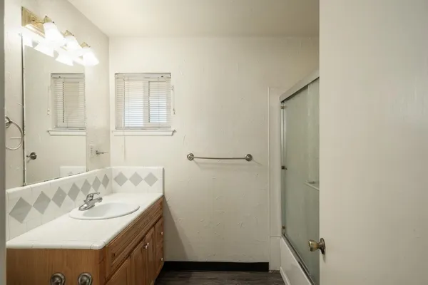 $369,000 | 487 West San Jose Avenue, Clovis, CA 93612