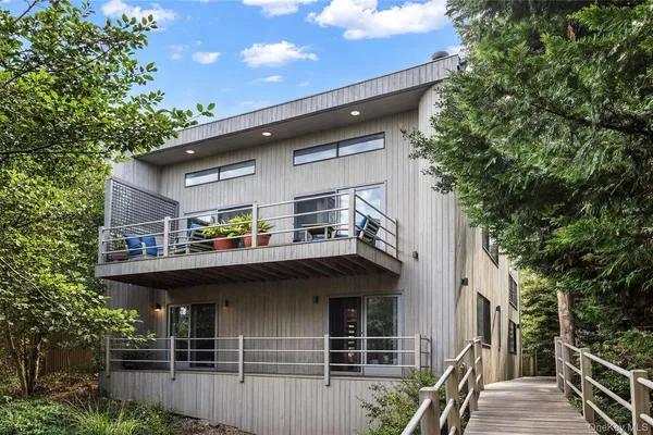 $1,899,000 | 287 Bay Walk, Fire Island Pines, NY 11782