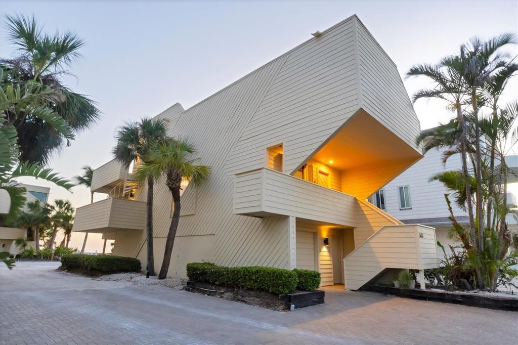 540 Beach Road, Unit 510 Sarasota, FL 34242 - Photo 3 of 96