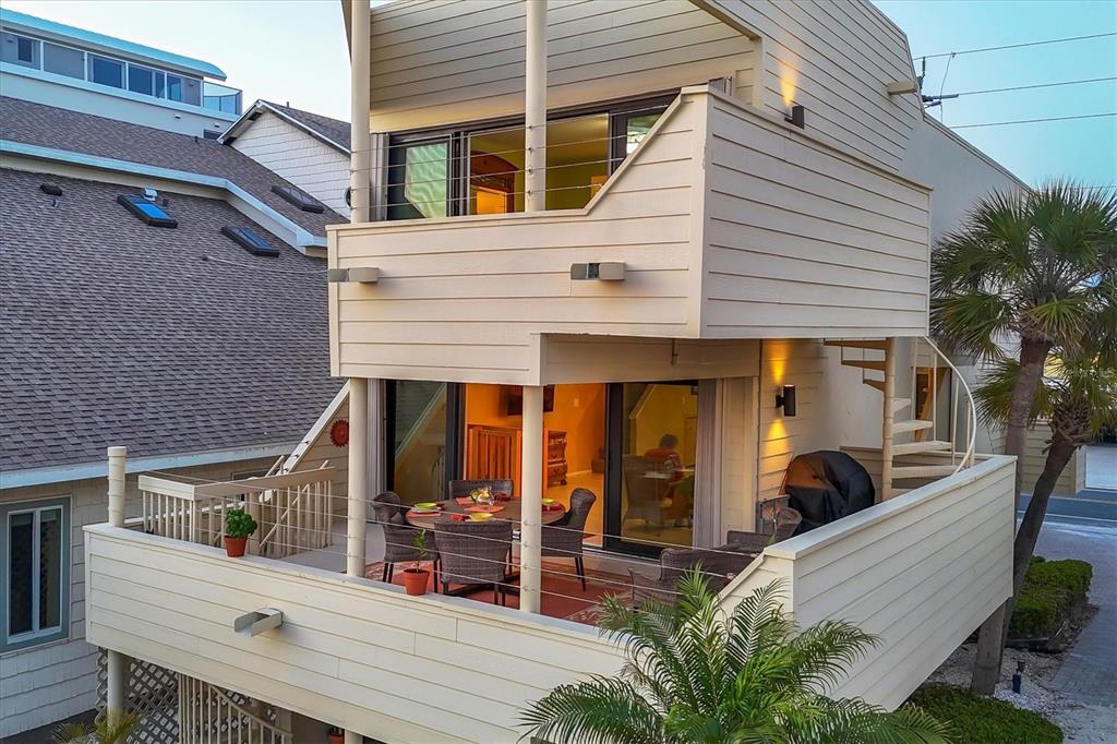 540 Beach Road, Unit 510 Sarasota, FL 34242 - Photo 4 of 96