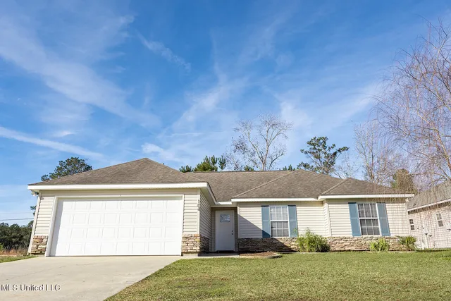 $245,000 | 104 Oaks Court, Picayune, MS 39466