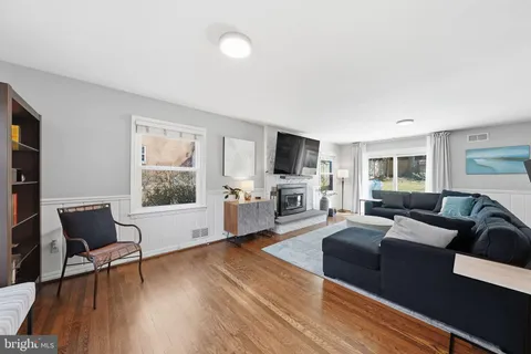 $1,550,000 | 5836 Lenox Road, Bethesda, MD 20817