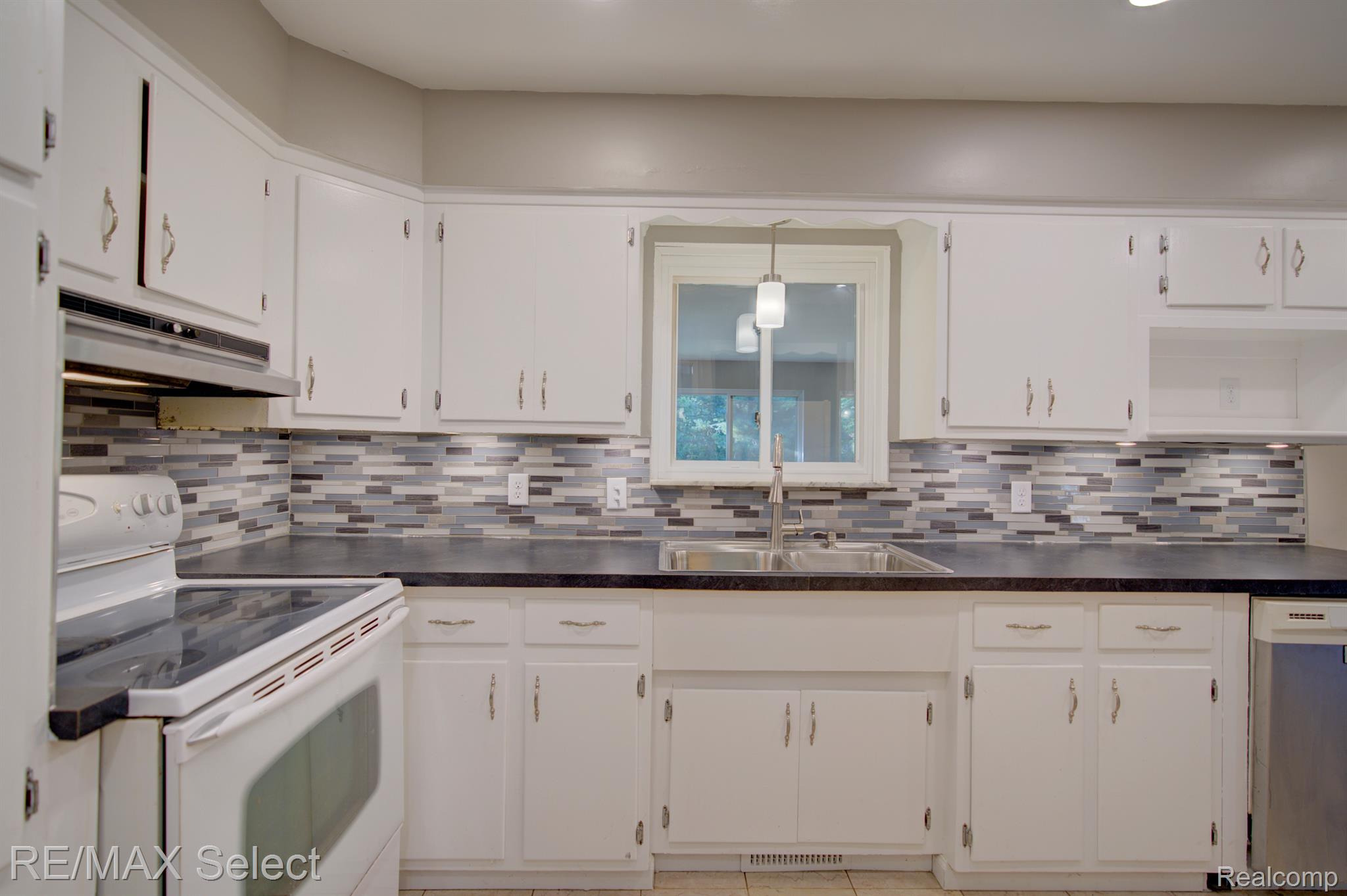 7120 Beecher Road Flushing, MI 48433 - Photo 6 of 27 Gallery Image 6