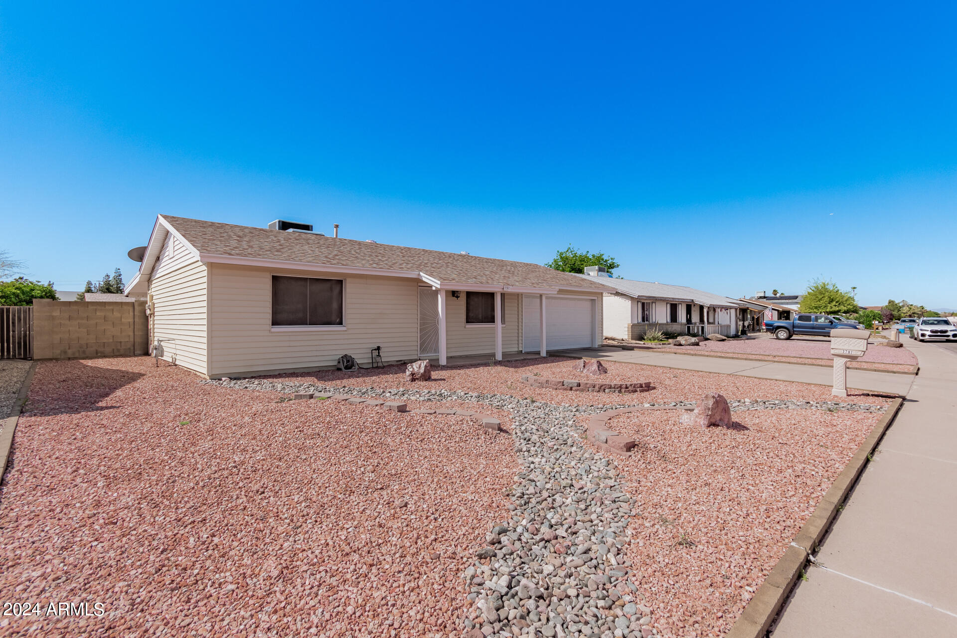 3707 West Charter Oak Road Phoenix, AZ 85029 - Photo 2 of 20 0003-03 - Charter Oak