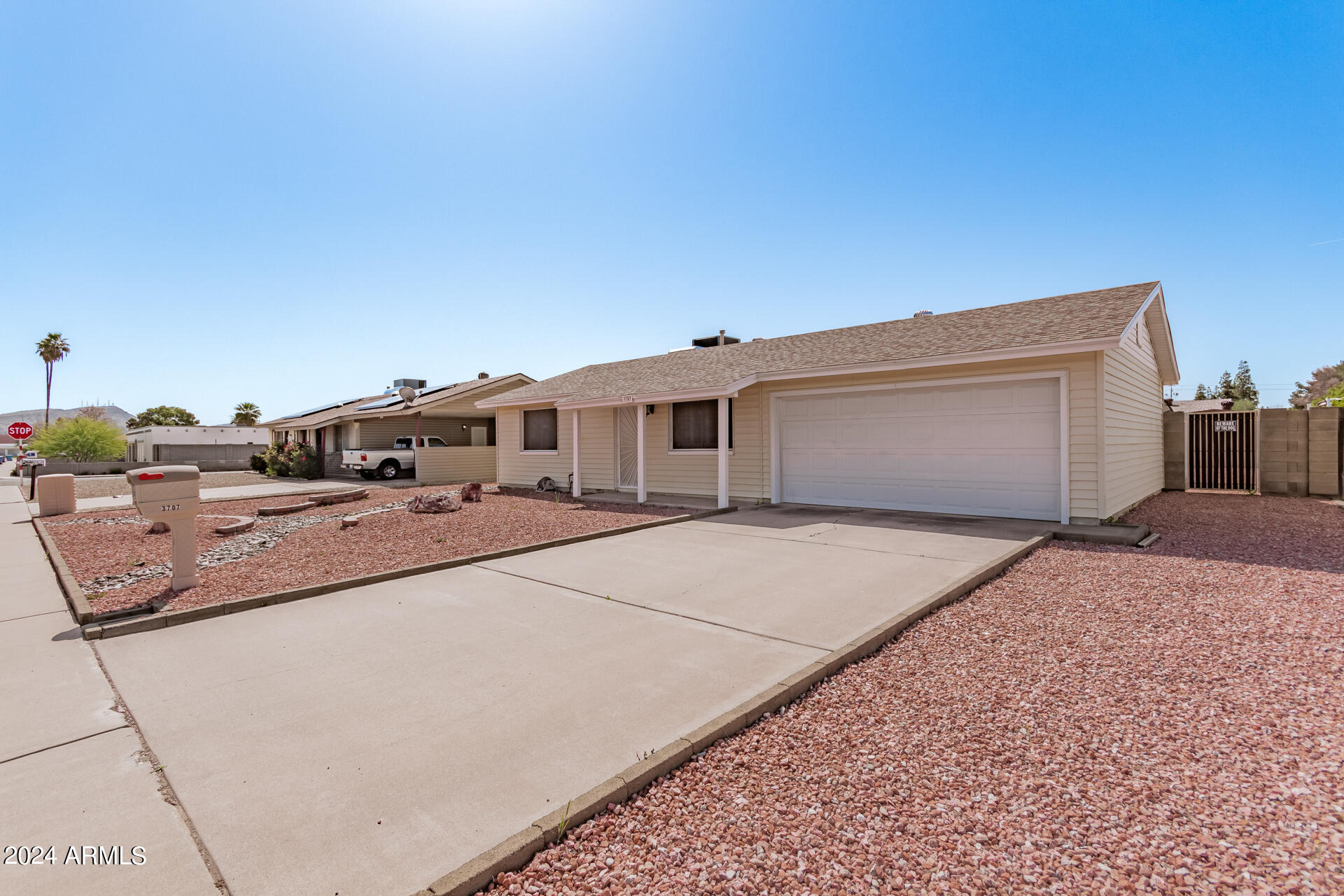 3707 West Charter Oak Road Phoenix, AZ 85029 - Photo 3 of 20 0006-05 - Charter Oak