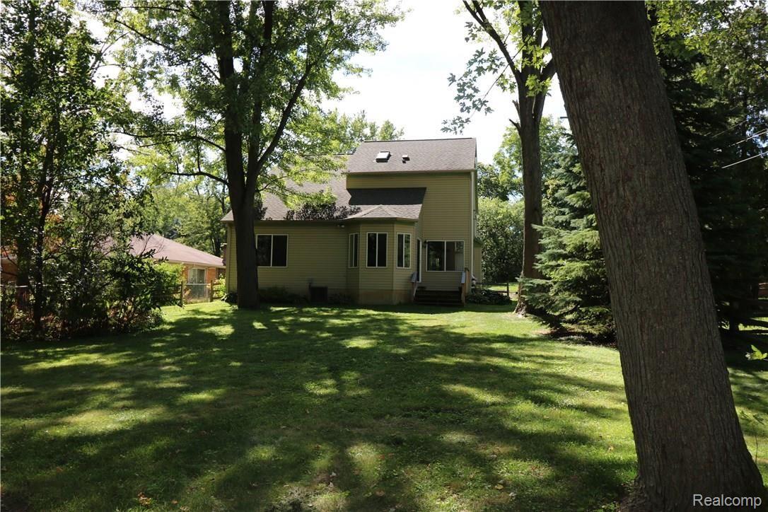 2447 Devonshire Road Bloomfield Hills, MI 48302 - Photo 6 of 22 IMG_9408.jpeg