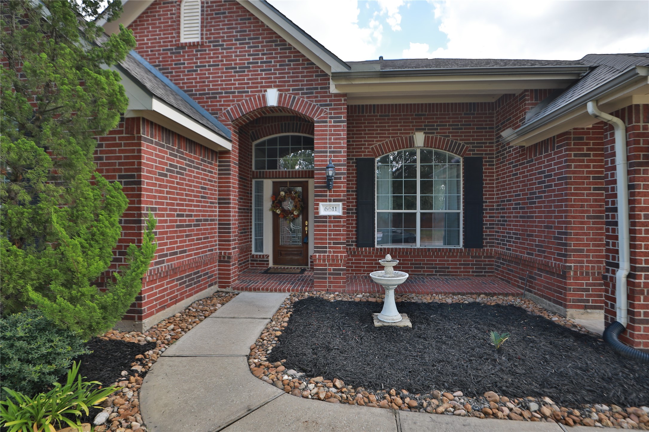 6611 Knollbridge Lane Spring, TX 77379 - Photo 2 of 40 a front view of a house with garden
