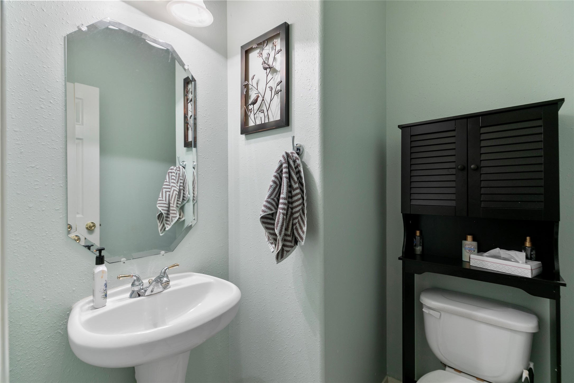 6611 Knollbridge Lane Spring, TX 77379 - Photo 22 of 40 a bathroom with a toilet sink and mirror