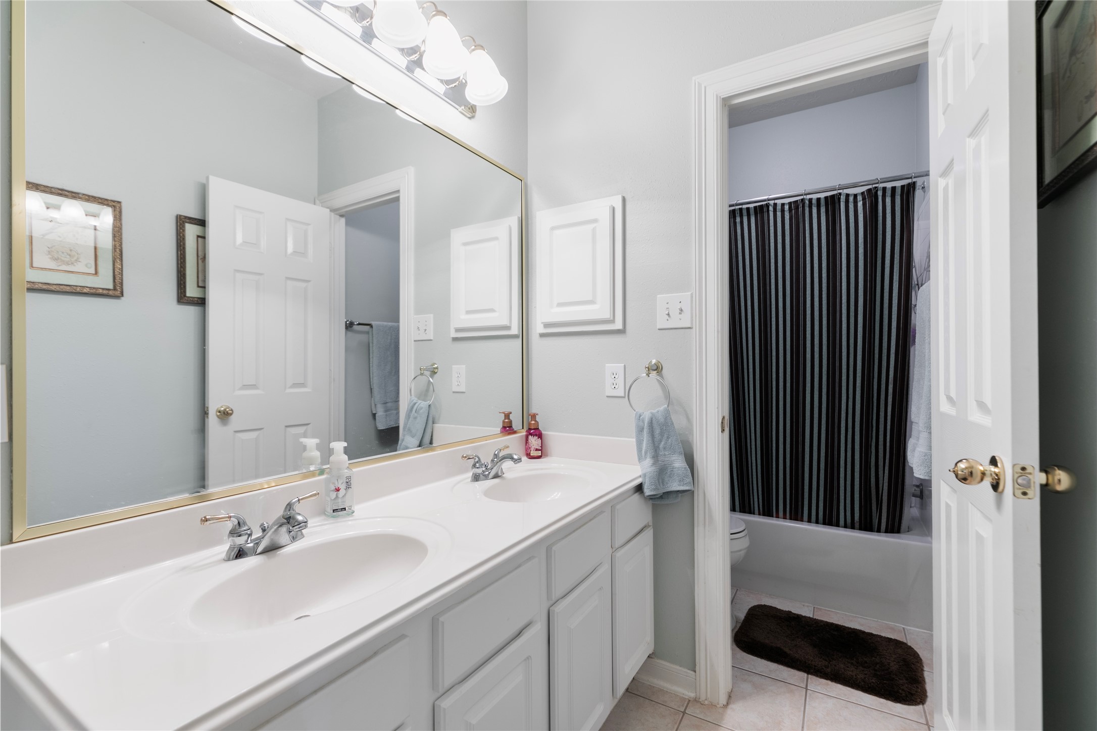 6611 Knollbridge Lane Spring, TX 77379 - Photo 25 of 40 a bathroom with a sink a toilet and shower